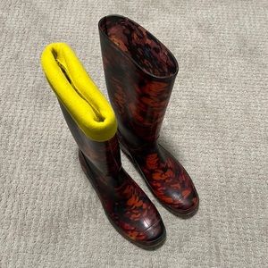 Target rain boots, size 9, with liners